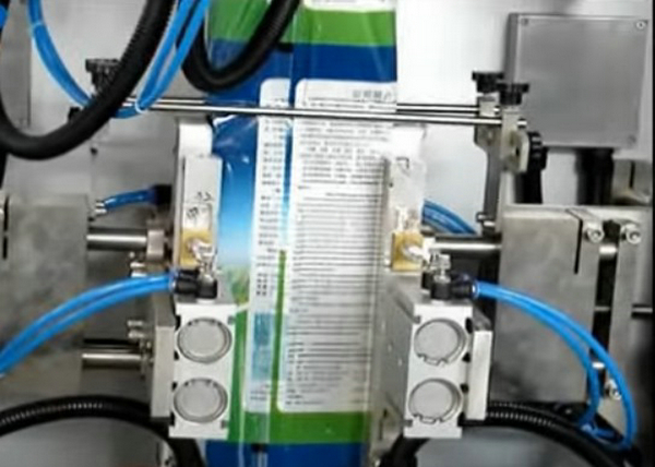 高精度な粉末洗剤のための縦の自動詰物およびパッキング機械